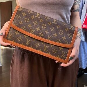1990 Louis Vuitton Dame Pochette Monogram Clutch GM